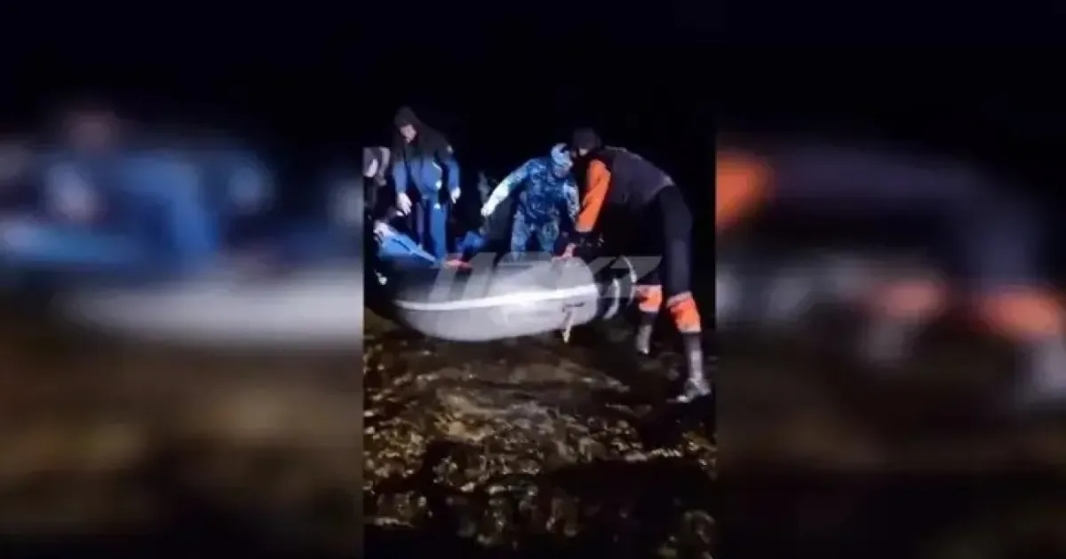 Каспий теңізінде қайыққа мінген үш адамды толқын алып кеткен