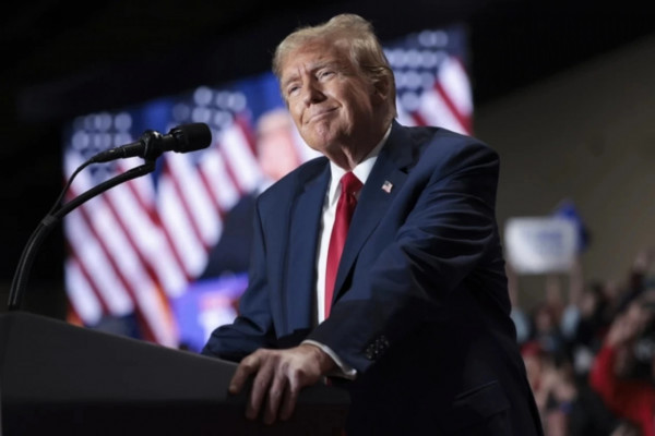Трамп Қазақстан және бірқатар елге қарсы кедендік баж салығы туралы жарлыққа қол қойды