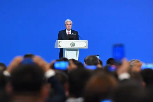 "Оқыс оқиға болса, оған ұстаз жауапты емес": президент "Педагог мәртебесі туралы" заңға өзгерістер енгізуді ұсынды