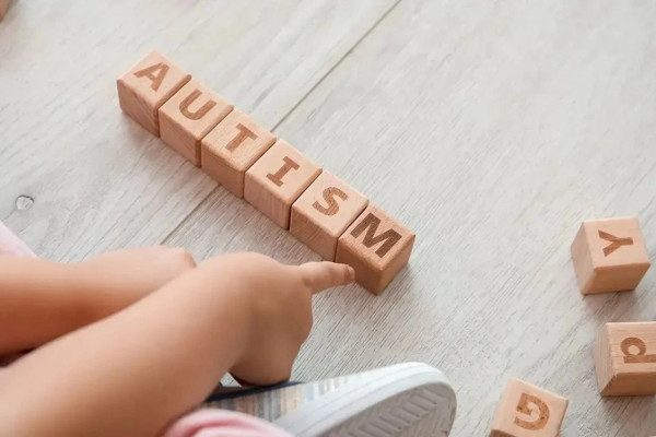 Трамп аутизм дертінің парацетемолға қатысы бар екенін мәлімдеді