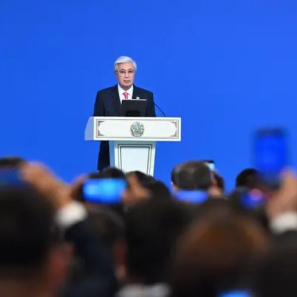 "Оқыс оқиға болса, оған ұстаз жауапты емес": президент "Педагог мәртебесі туралы" заңға өзгерістер енгізуді ұсынды