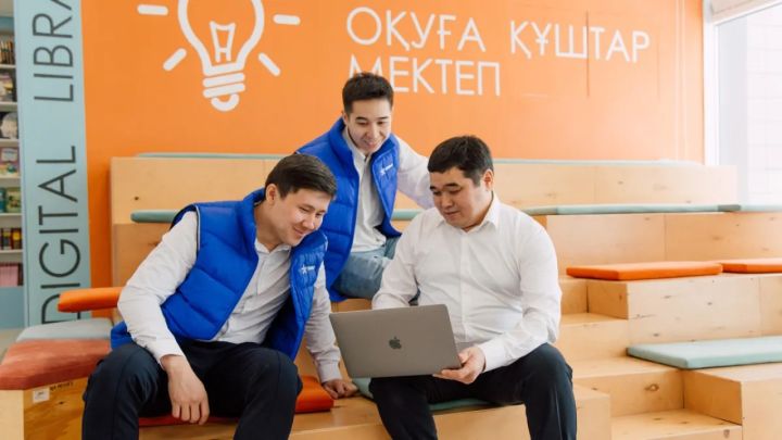 Гаджетке байланған баланы шынайы өмірге қалай дайындаймыз?