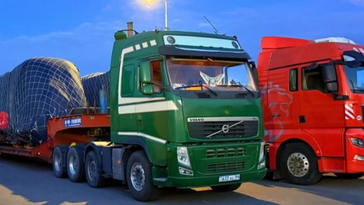 LRT алғашқы екі құрамы Астанаға жеткізілді