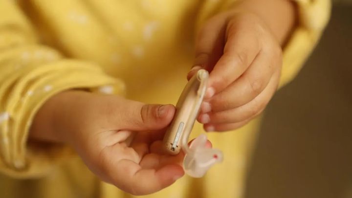 Қазақстанда 2026 жылдан бастап есту қабілеті нашар балаларға есту аппараттары мен аудио процессорлар тегін берілмек