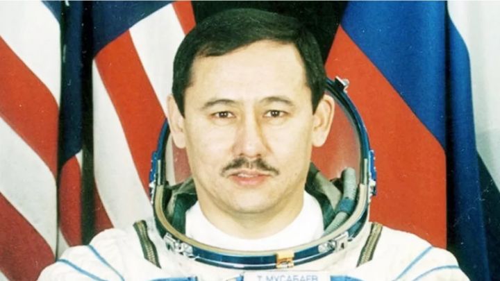 Ұшқыш-ғарышкер, Халық қаһарманы Талғат Мұсабаев 74 жасында дүниеден өтті.