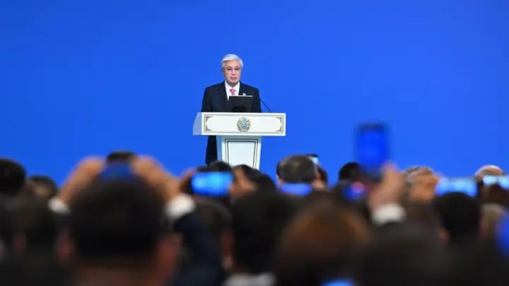 "Оқыс оқиға болса, оған ұстаз жауапты емес": президент "Педагог мәртебесі туралы" заңға өзгерістер енгізуді ұсынды