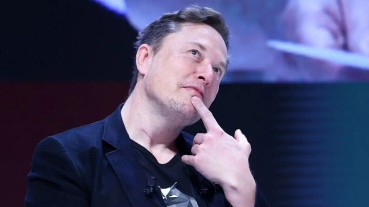 Илон Маск смартфондардың 2030 жылға қарай жойылатынын болжады