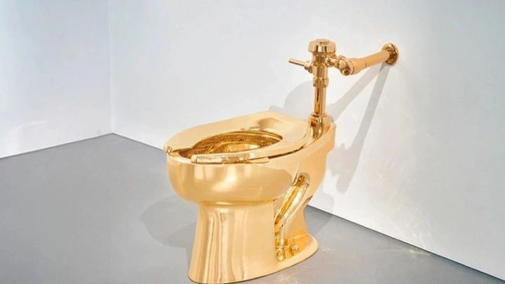 Алтыннан жасалған «Америка» унитазы 12 млн-нан астам долларға сатылды