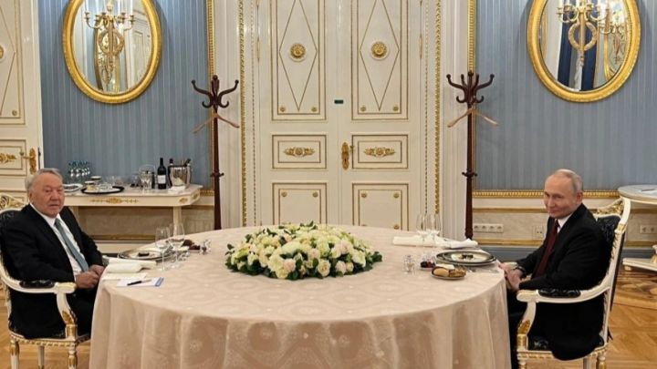 "Маған қызық емес": Тоқаев Назарбаевтың Мәскеуге сапары жайында айтты