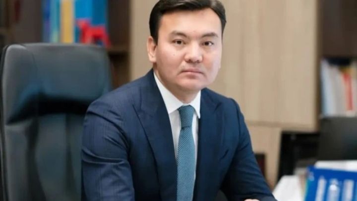 Рауан Кенжеханұлы: Заң қазақ тілінде жазылуы керек