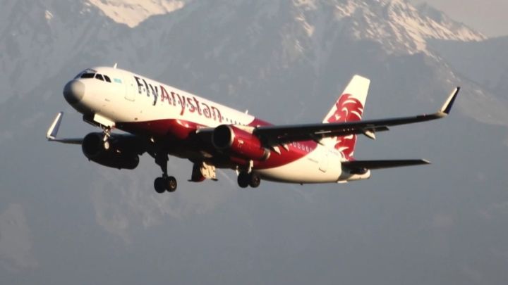 Сот FlyArystan рейсінің кешігуіне байланысты демалысқа ұша алмай қалған отбасыға қомақты қаржы өндіріп берді