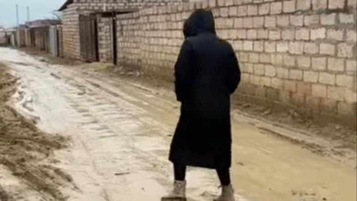 20 жылдан бері балшықтан көз ашпай келе жатқан ауыл