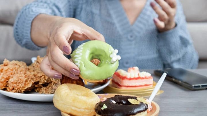 Күйзеліс кезінде неге кей адамдар тоқтаусыз тамақ ішіп, кейбірінің тәбеті қашып кетеді?