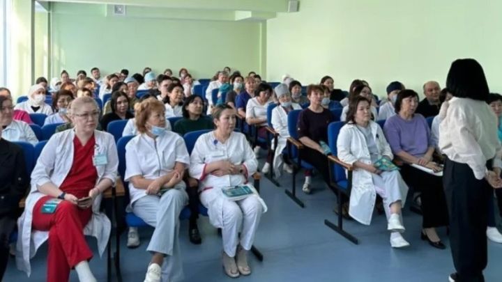 Емханада конституциялық реформа талқыланды