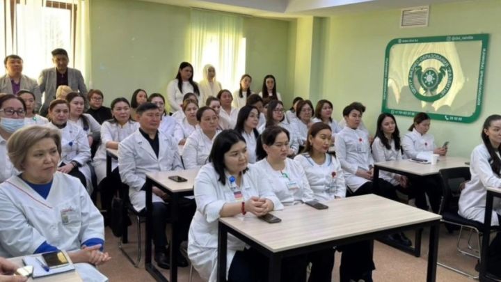 Астанада жалпыұлттық коалиция өкілдері  медицина қызметкерлерімен кездесті