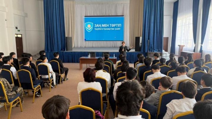 «Заң мен тәртіп»: елордалық оқушыларға цифрлық қауіпсіздік бойынша лекция өтті