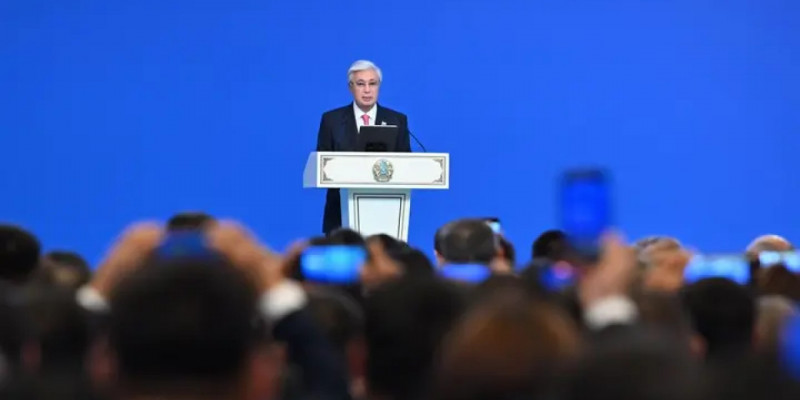 "Оқыс оқиға болса, оған ұстаз жауапты емес": президент "Педагог мәртебесі туралы" заңға өзгерістер енгізуді ұсынды